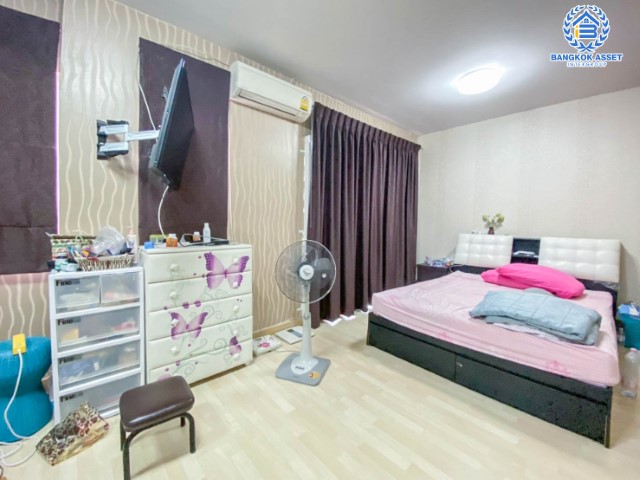 *****ทาวน์เฮ้าส์มือสองย่านนนทบุรี ม. เดอะคอนเนค แจ้งวัฒนะ-ปากเกร็ด บ้านสวยพร้อมอยู่ เฟอร์นิเจอร์บิวท์อินทั้งหลัง เนื้อที่ 21 ตร.ว. ฟังก์ชัน 3 ห้องนอน 2 ห้องน้ำ 2 ที่จอดรถ แถมฟรี !! เครื่องปรับอากาศ 3 เครื่อง บนทำเลที่เชื่อมต่อถนน แจ้งวัฒนะ, ติวานนท์, เลียบคลองประปา ใกล้รถไฟฟ้าและทางด่วน